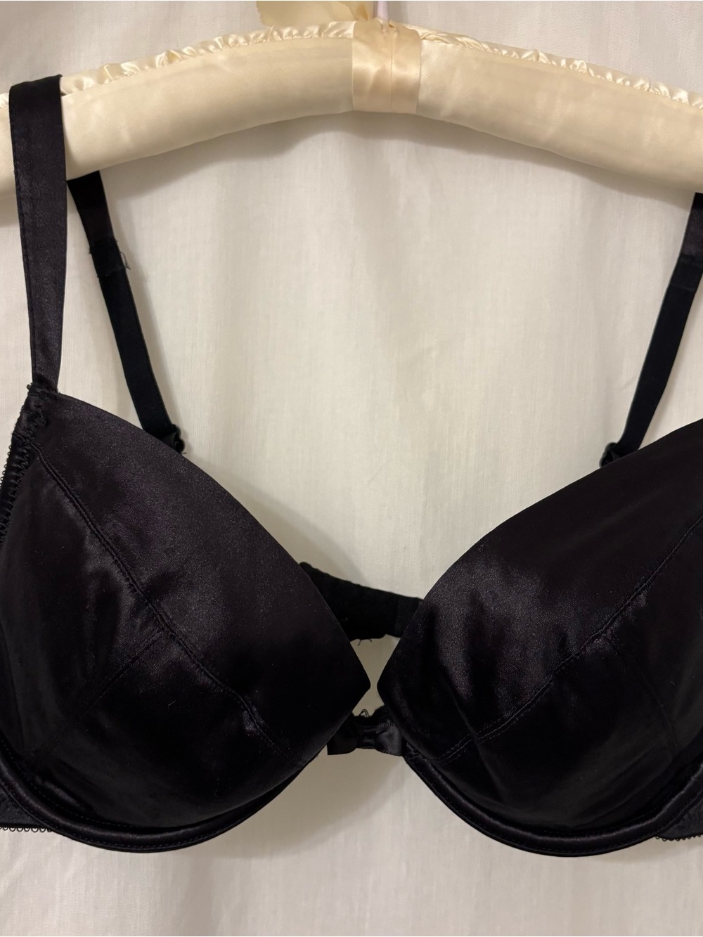 VTG 90s Wonderbra Black Satin Push-Up Underwire Plunge Bra with Smooth Cups